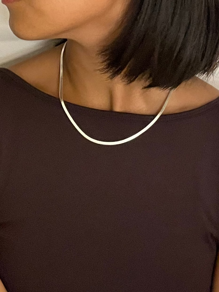 LINE NECKLACE