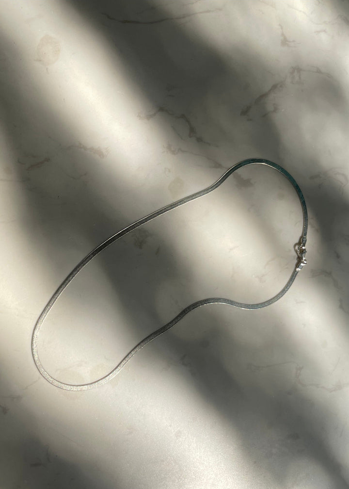 LINE NECKLACE
