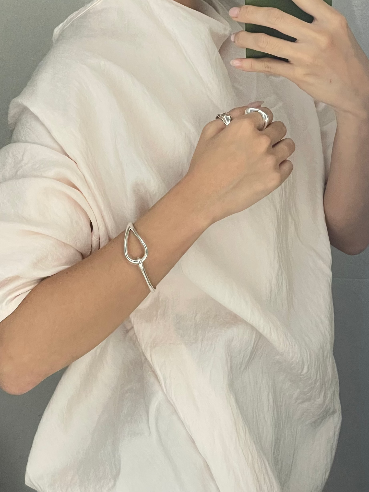 LOOP CUFF